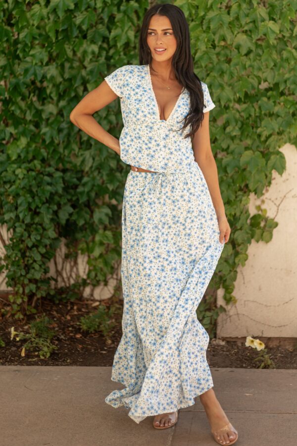 Ivory Floral Deep V Cap Sleeve Button Up Blouse - Image 12