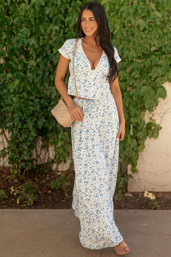 Ivory Floral Deep V Cap Sleeve Button Up Blouse - Image 11